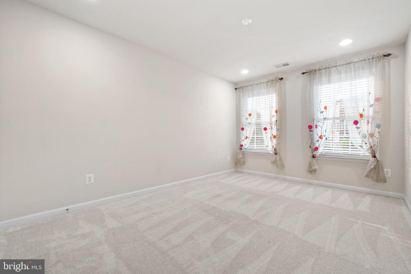 20390 CENTER BROOK SQ, STERLING, Virginia 20165, 3 Bedrooms Bedrooms, ,2 BathroomsBathrooms,Residential,For sale,20390 CENTER BROOK SQ,VALO2096514 MLS # VALO2096514