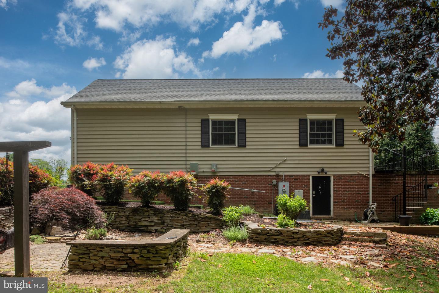 13615 FOX CHASE LN, SPOTSYLVANIA, Virginia 22553, 4 Bedrooms Bedrooms, ,2 BathroomsBathrooms,Residential,For sale,13615 FOX CHASE LN,VASP2033204 MLS # VASP2033204