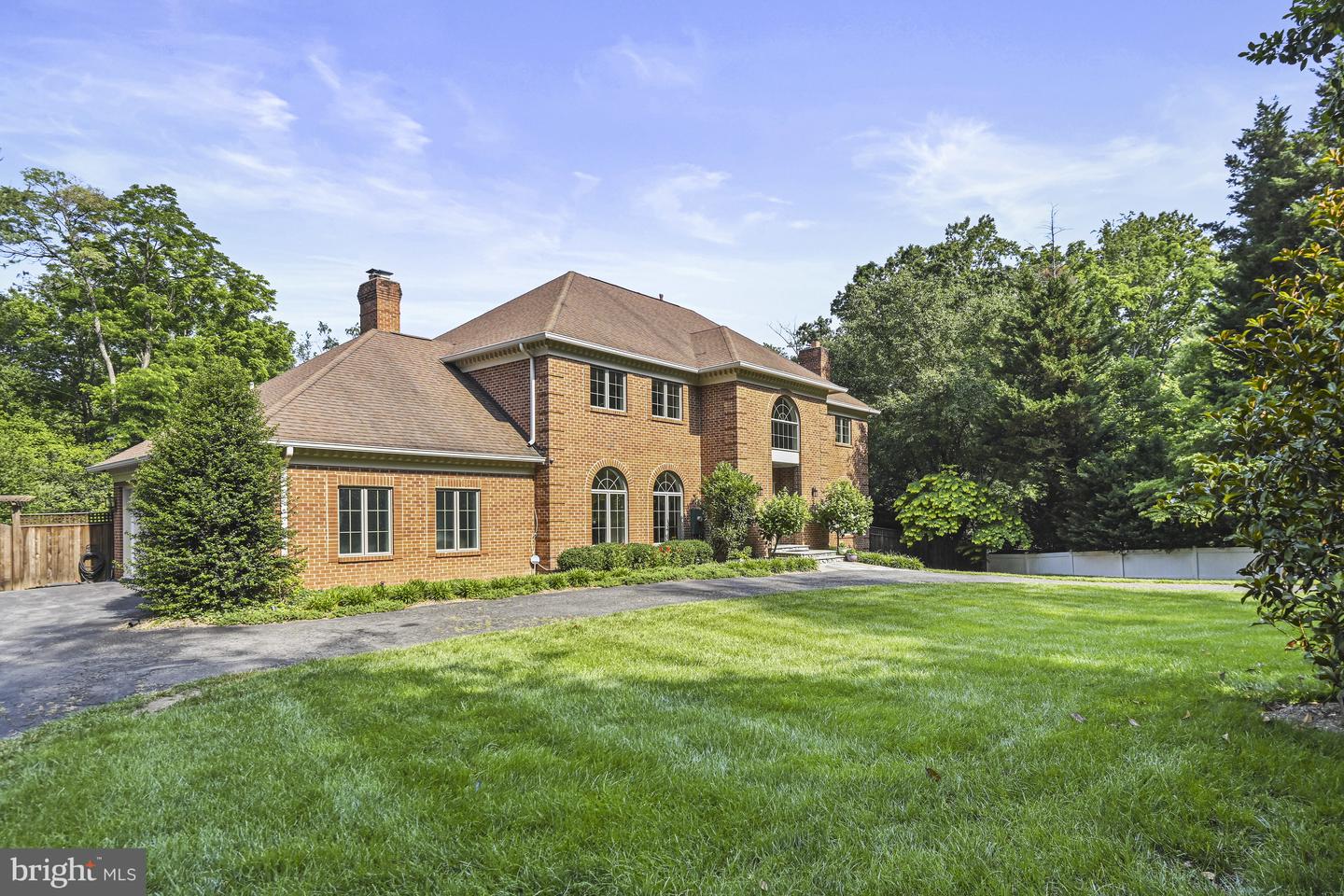 1016 BELLVIEW RD, MCLEAN, Virginia 22102, 5 Bedrooms Bedrooms, ,4 BathroomsBathrooms,Residential,For sale,1016 BELLVIEW RD,VAFX2241500 MLS # VAFX2241500