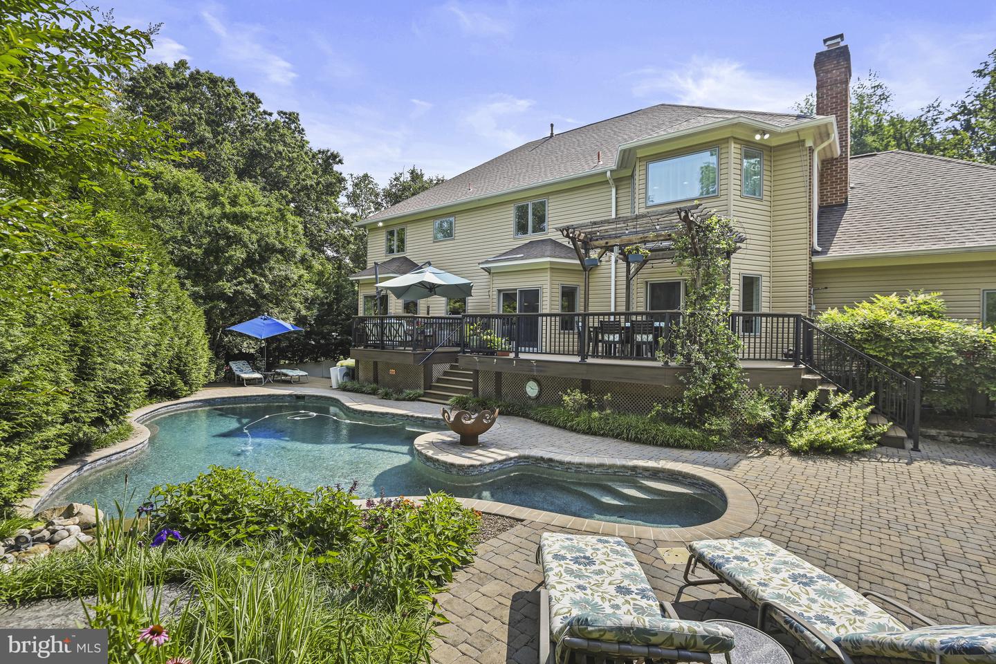1016 BELLVIEW RD, MCLEAN, Virginia 22102, 5 Bedrooms Bedrooms, ,4 BathroomsBathrooms,Residential,For sale,1016 BELLVIEW RD,VAFX2241500 MLS # VAFX2241500