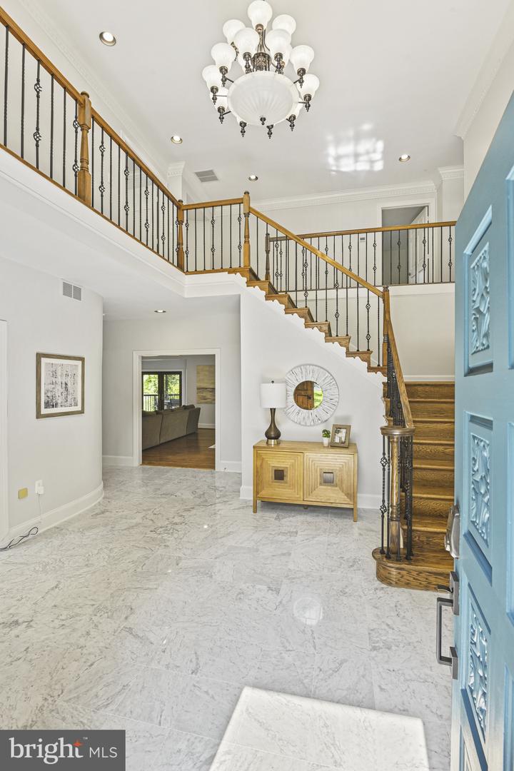 1016 BELLVIEW RD, MCLEAN, Virginia 22102, 5 Bedrooms Bedrooms, ,4 BathroomsBathrooms,Residential,For sale,1016 BELLVIEW RD,VAFX2241500 MLS # VAFX2241500