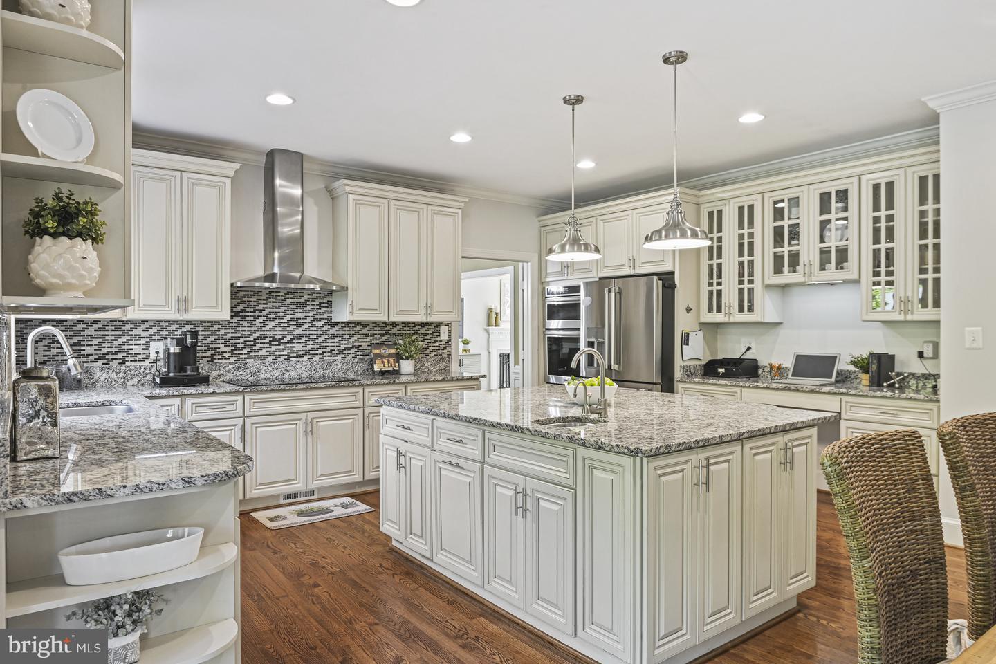 1016 BELLVIEW RD, MCLEAN, Virginia 22102, 5 Bedrooms Bedrooms, ,4 BathroomsBathrooms,Residential,For sale,1016 BELLVIEW RD,VAFX2241500 MLS # VAFX2241500