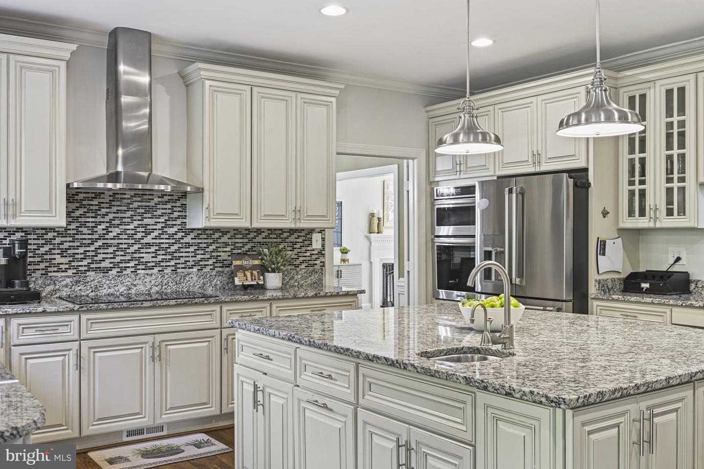 1016 BELLVIEW RD, MCLEAN, Virginia 22102, 5 Bedrooms Bedrooms, ,4 BathroomsBathrooms,Residential,For sale,1016 BELLVIEW RD,VAFX2241500 MLS # VAFX2241500