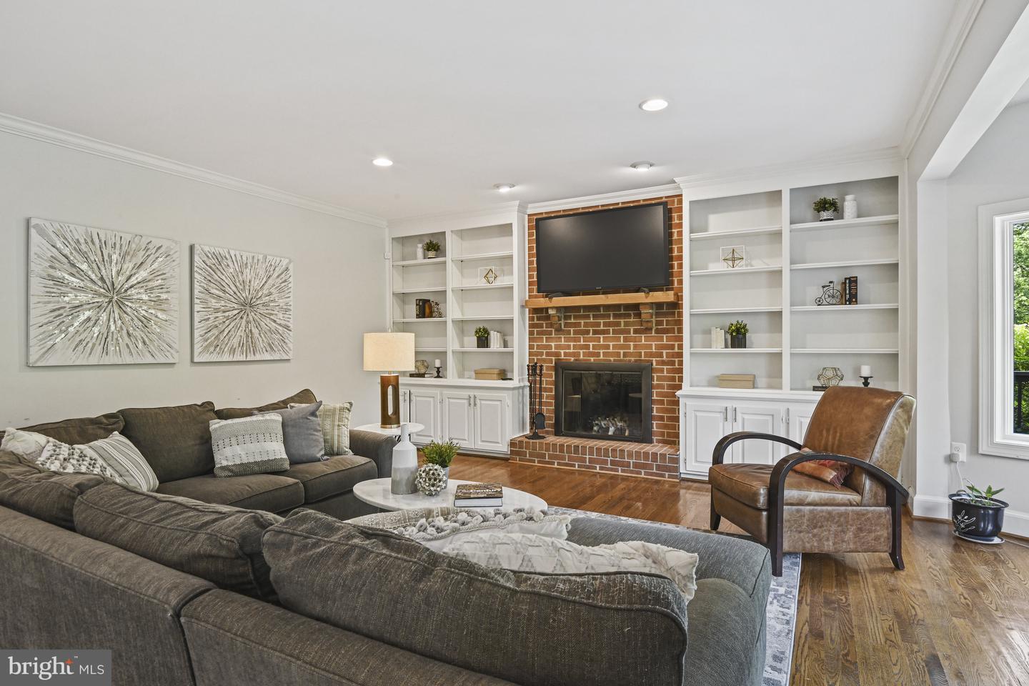 1016 BELLVIEW RD, MCLEAN, Virginia 22102, 5 Bedrooms Bedrooms, ,4 BathroomsBathrooms,Residential,For sale,1016 BELLVIEW RD,VAFX2241500 MLS # VAFX2241500