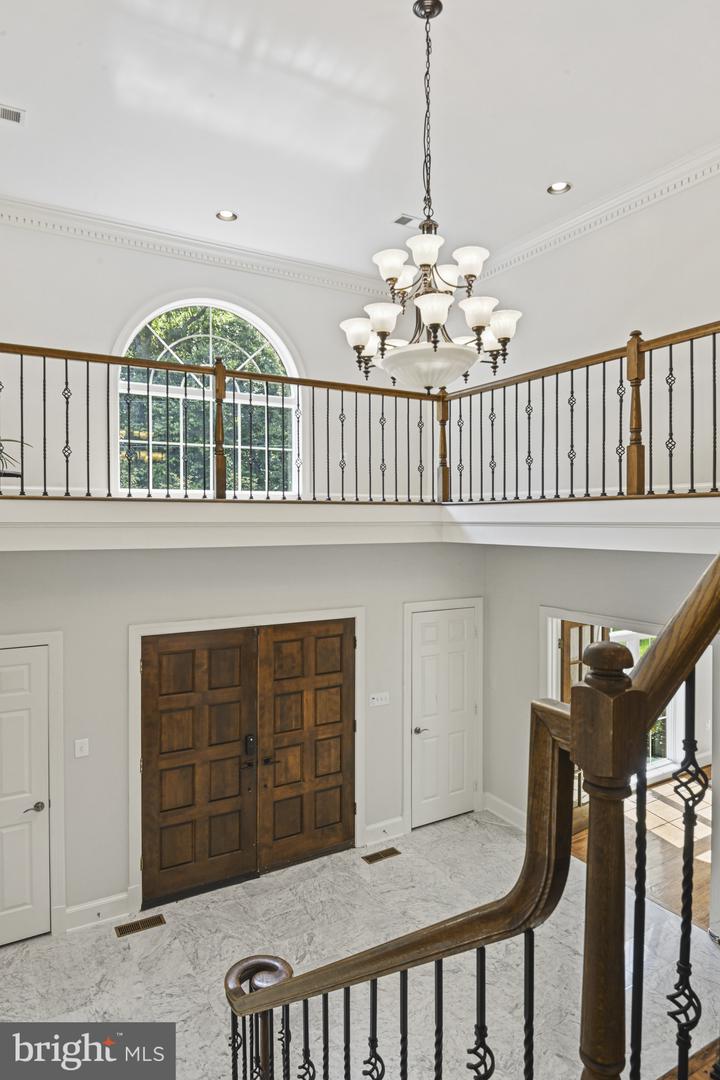 1016 BELLVIEW RD, MCLEAN, Virginia 22102, 5 Bedrooms Bedrooms, ,4 BathroomsBathrooms,Residential,For sale,1016 BELLVIEW RD,VAFX2241500 MLS # VAFX2241500