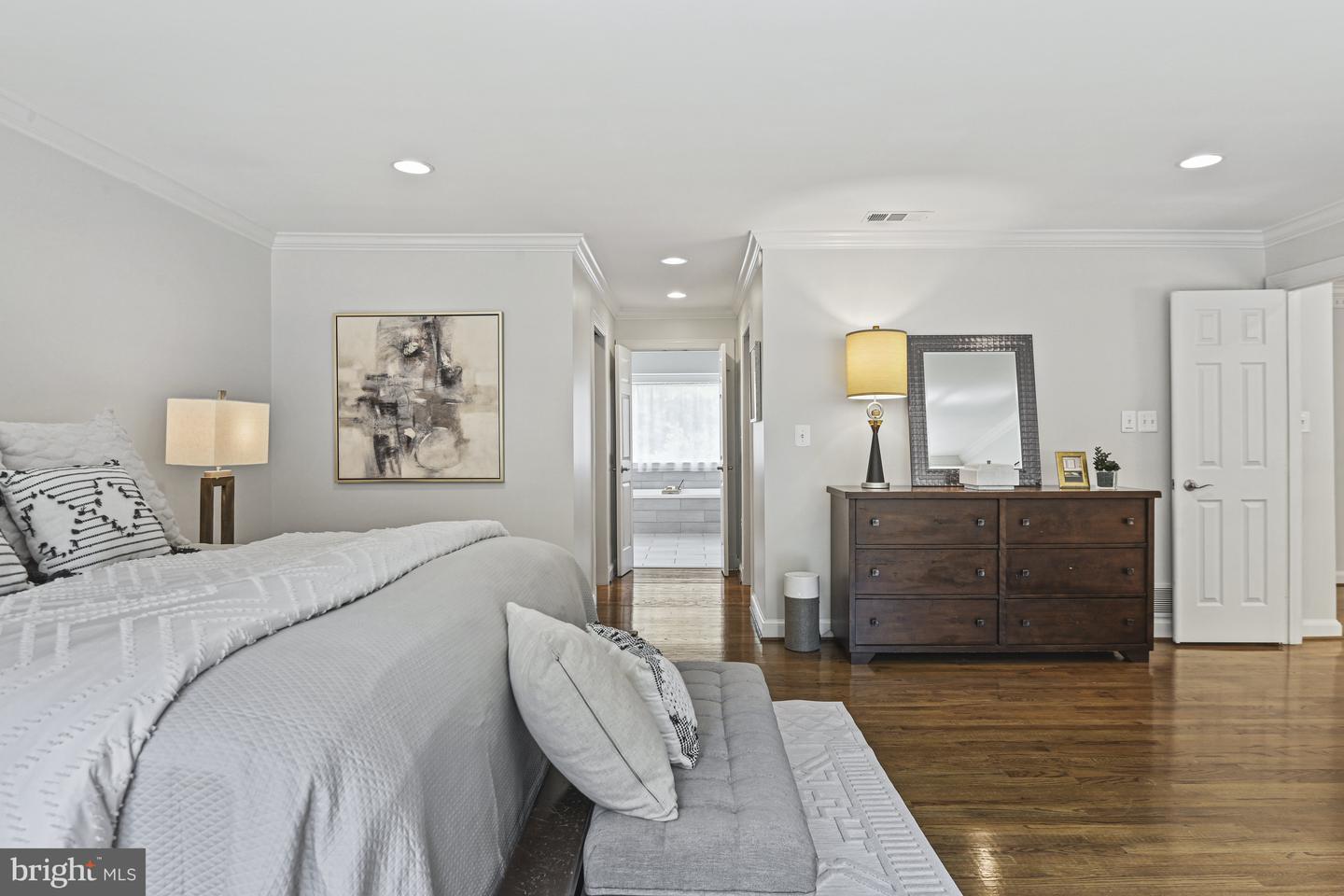1016 BELLVIEW RD, MCLEAN, Virginia 22102, 5 Bedrooms Bedrooms, ,4 BathroomsBathrooms,Residential,For sale,1016 BELLVIEW RD,VAFX2241500 MLS # VAFX2241500