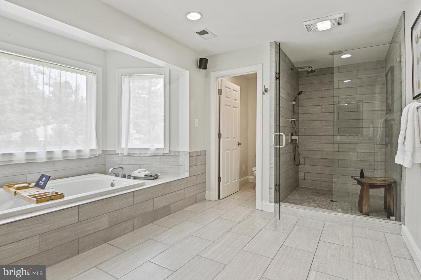 1016 BELLVIEW RD, MCLEAN, Virginia 22102, 5 Bedrooms Bedrooms, ,4 BathroomsBathrooms,Residential,For sale,1016 BELLVIEW RD,VAFX2241500 MLS # VAFX2241500
