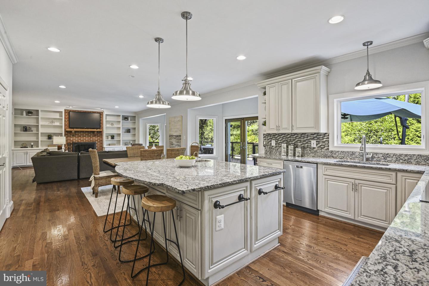 1016 BELLVIEW RD, MCLEAN, Virginia 22102, 5 Bedrooms Bedrooms, ,4 BathroomsBathrooms,Residential,For sale,1016 BELLVIEW RD,VAFX2241500 MLS # VAFX2241500