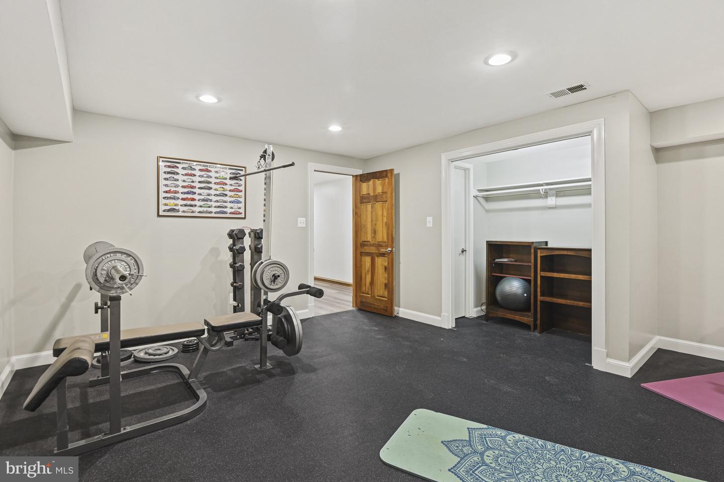 1016 BELLVIEW RD, MCLEAN, Virginia 22102, 5 Bedrooms Bedrooms, ,4 BathroomsBathrooms,Residential,For sale,1016 BELLVIEW RD,VAFX2241500 MLS # VAFX2241500