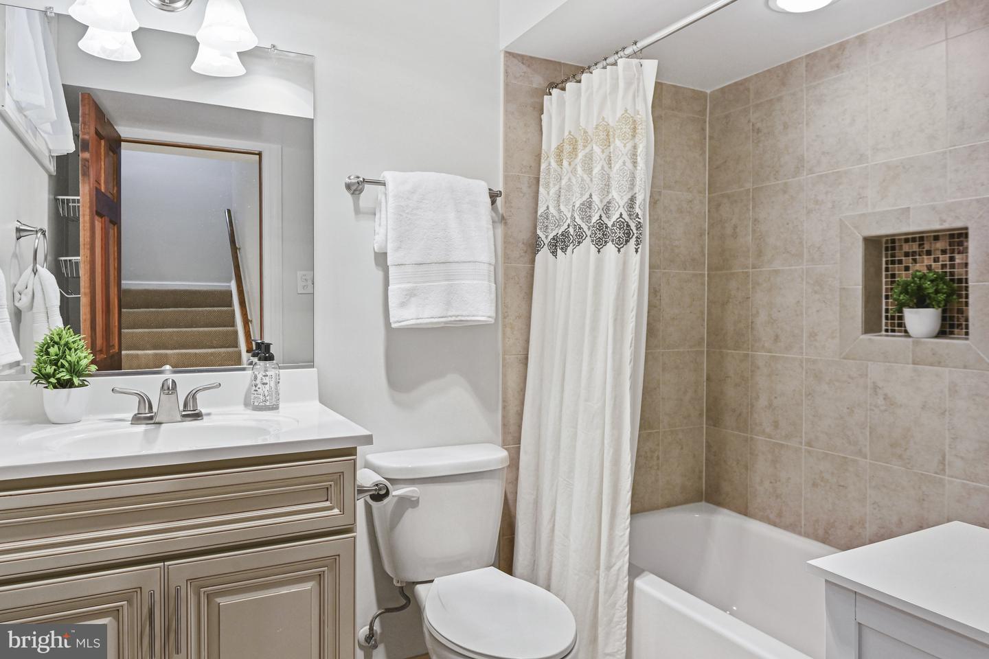 1016 BELLVIEW RD, MCLEAN, Virginia 22102, 5 Bedrooms Bedrooms, ,4 BathroomsBathrooms,Residential,For sale,1016 BELLVIEW RD,VAFX2241500 MLS # VAFX2241500