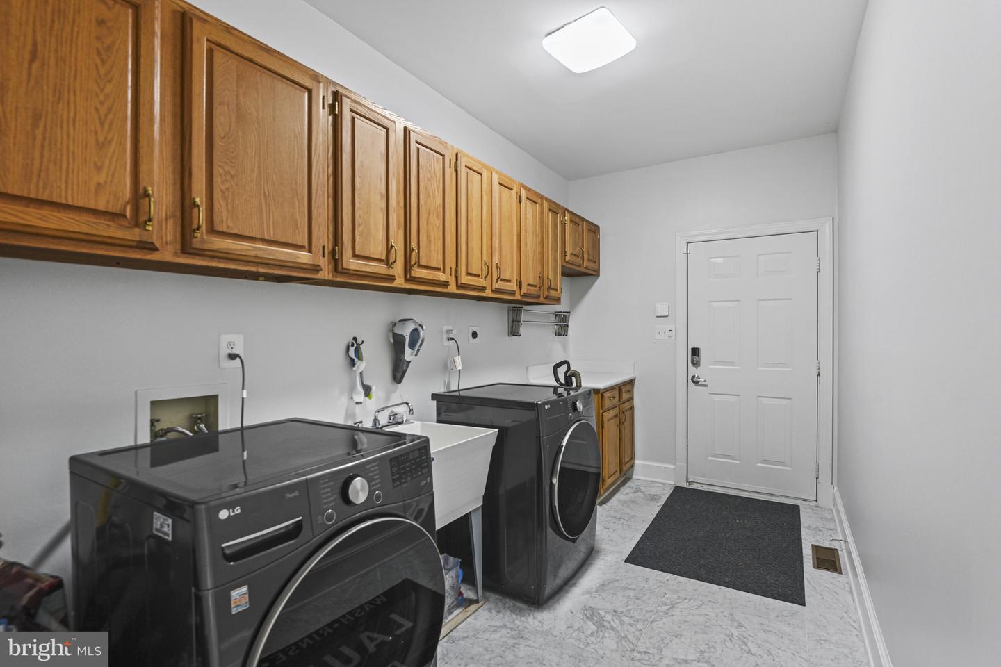 1016 BELLVIEW RD, MCLEAN, Virginia 22102, 5 Bedrooms Bedrooms, ,4 BathroomsBathrooms,Residential,For sale,1016 BELLVIEW RD,VAFX2241500 MLS # VAFX2241500