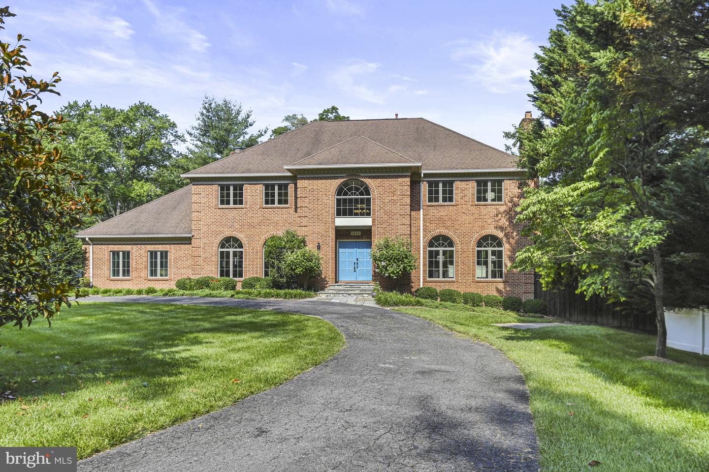 1016 BELLVIEW RD, MCLEAN, Virginia 22102, 5 Bedrooms Bedrooms, ,4 BathroomsBathrooms,Residential,For sale,1016 BELLVIEW RD,VAFX2241500 MLS # VAFX2241500