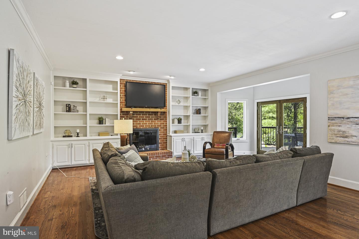 1016 BELLVIEW RD, MCLEAN, Virginia 22102, 5 Bedrooms Bedrooms, ,4 BathroomsBathrooms,Residential,For sale,1016 BELLVIEW RD,VAFX2241500 MLS # VAFX2241500