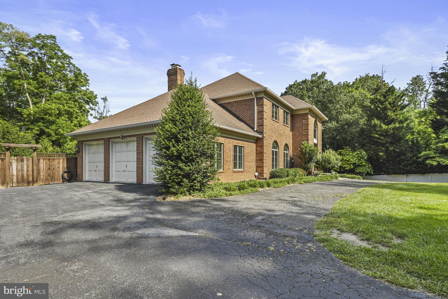 1016 BELLVIEW RD, MCLEAN, Virginia 22102, 5 Bedrooms Bedrooms, ,4 BathroomsBathrooms,Residential,For sale,1016 BELLVIEW RD,VAFX2241500 MLS # VAFX2241500
