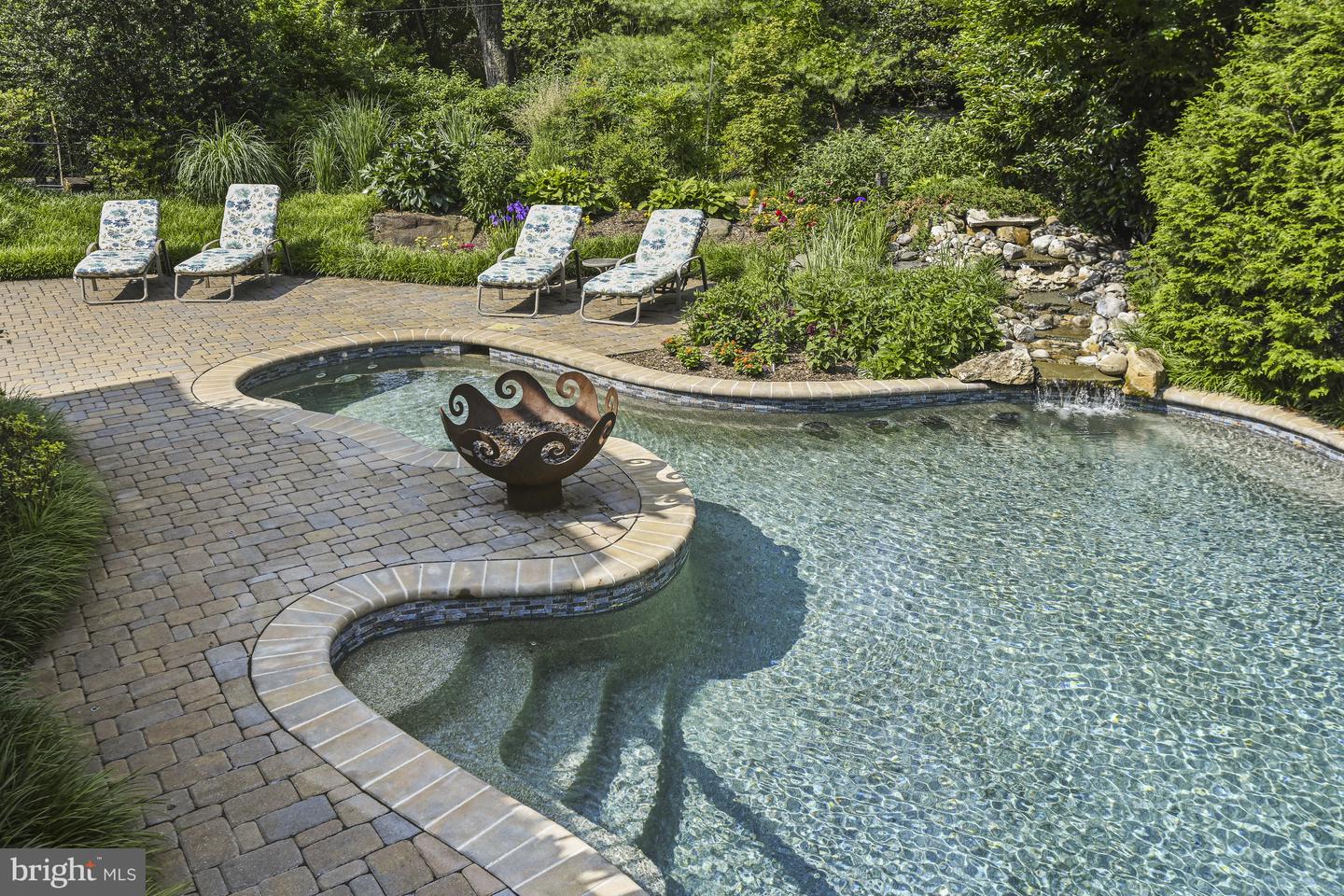 1016 BELLVIEW RD, MCLEAN, Virginia 22102, 5 Bedrooms Bedrooms, ,4 BathroomsBathrooms,Residential,For sale,1016 BELLVIEW RD,VAFX2241500 MLS # VAFX2241500