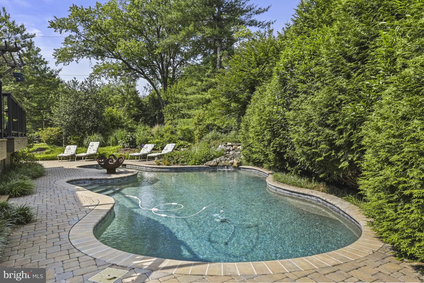 1016 BELLVIEW RD, MCLEAN, Virginia 22102, 5 Bedrooms Bedrooms, ,4 BathroomsBathrooms,Residential,For sale,1016 BELLVIEW RD,VAFX2241500 MLS # VAFX2241500