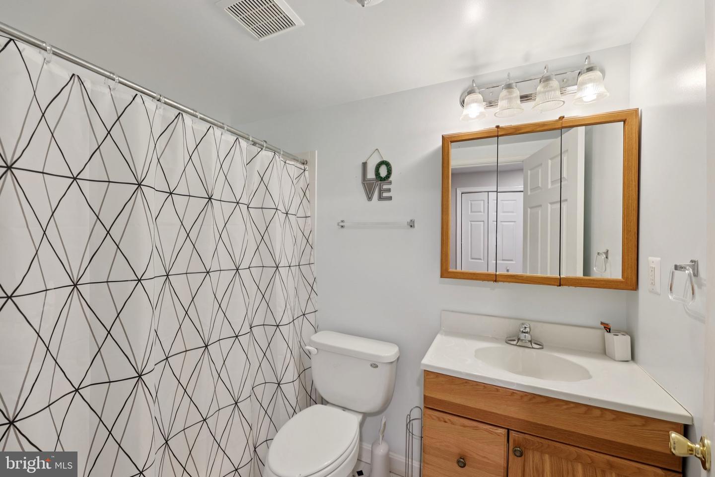 8622 CROSS CHASE CT, FAIRFAX STATION, Virginia 22039, 5 Bedrooms Bedrooms, ,2 BathroomsBathrooms,Residential,For sale,8622 CROSS CHASE CT,VAFX2241668 MLS # VAFX2241668