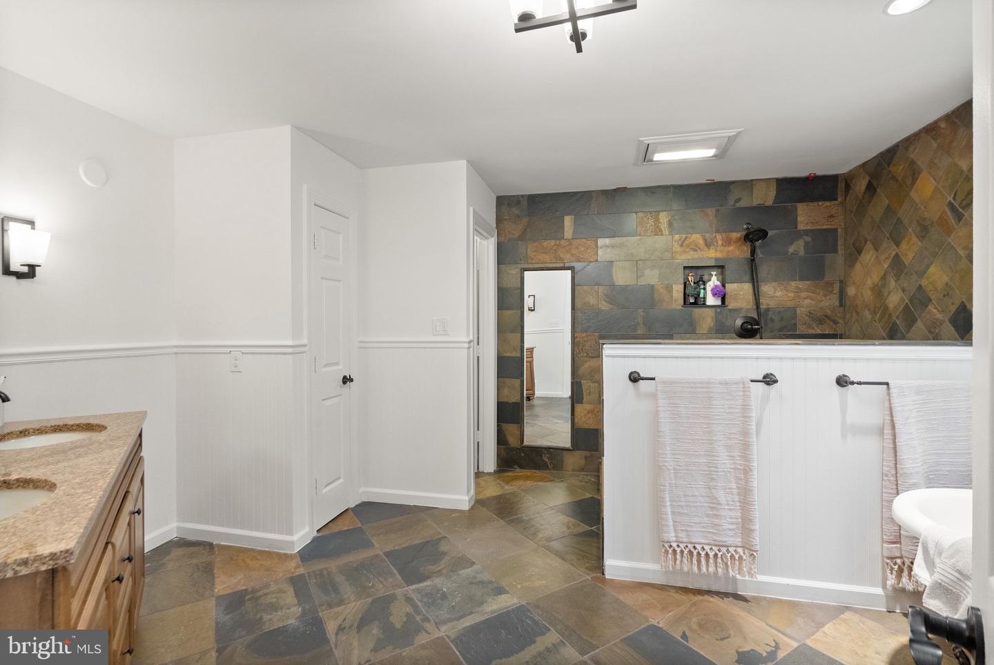 17842 OAKMONT WAY, PURCELLVILLE, Virginia 20132, 5 Bedrooms Bedrooms, ,3 BathroomsBathrooms,Residential,For sale,17842 OAKMONT WAY,VALO2097330 MLS # VALO2097330