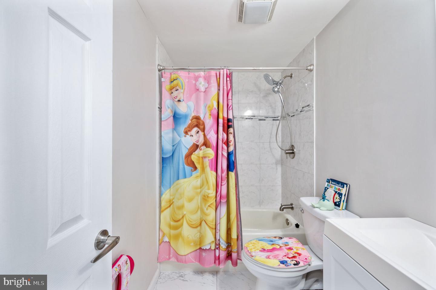 13713 MAYFAIR CT, WOODBRIDGE, Virginia 22193, 3 Bedrooms Bedrooms, ,2 BathroomsBathrooms,Residential,For sale,13713 MAYFAIR CT,VAPW2095202 MLS # VAPW2095202