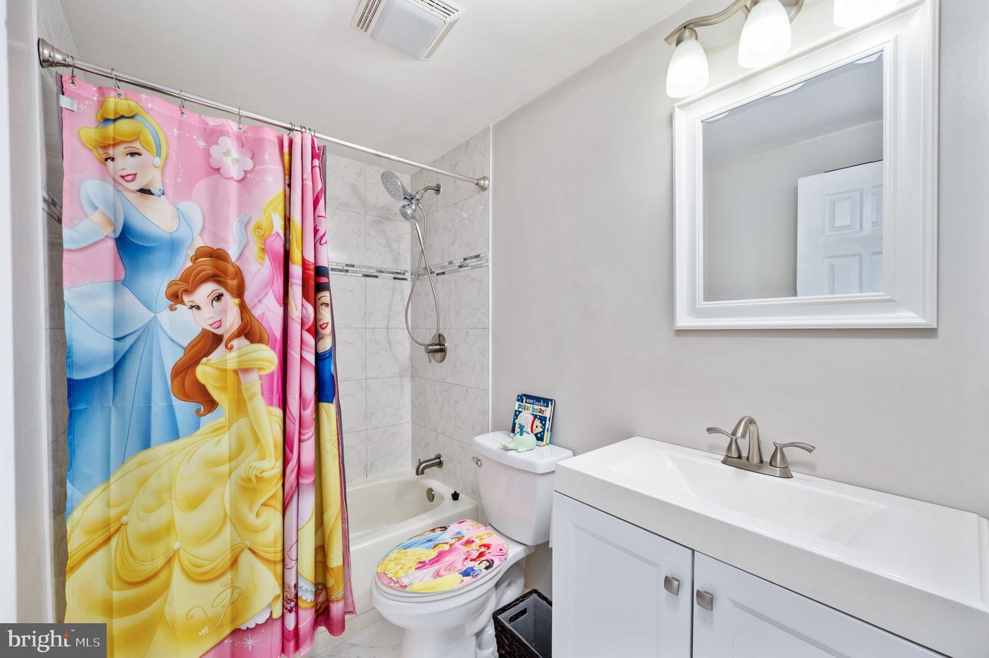 13713 MAYFAIR CT, WOODBRIDGE, Virginia 22193, 3 Bedrooms Bedrooms, ,2 BathroomsBathrooms,Residential,For sale,13713 MAYFAIR CT,VAPW2095202 MLS # VAPW2095202