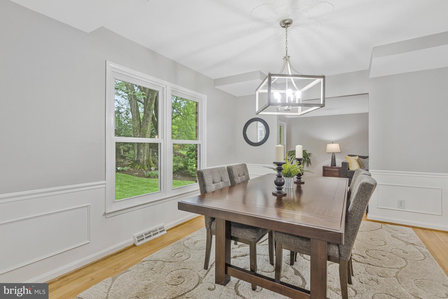9825 VALE RD, VIENNA, Virginia 22181, 4 Bedrooms Bedrooms, ,3 BathroomsBathrooms,Residential,For sale,9825 VALE RD,VAFX2242308 MLS # VAFX2242308