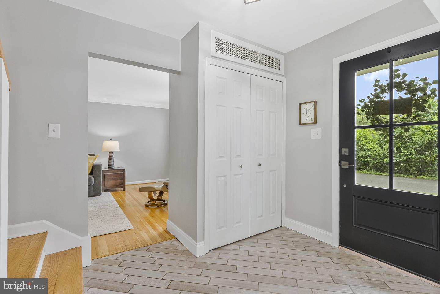 9825 VALE RD, VIENNA, Virginia 22181, 4 Bedrooms Bedrooms, ,3 BathroomsBathrooms,Residential,For sale,9825 VALE RD,VAFX2242308 MLS # VAFX2242308
