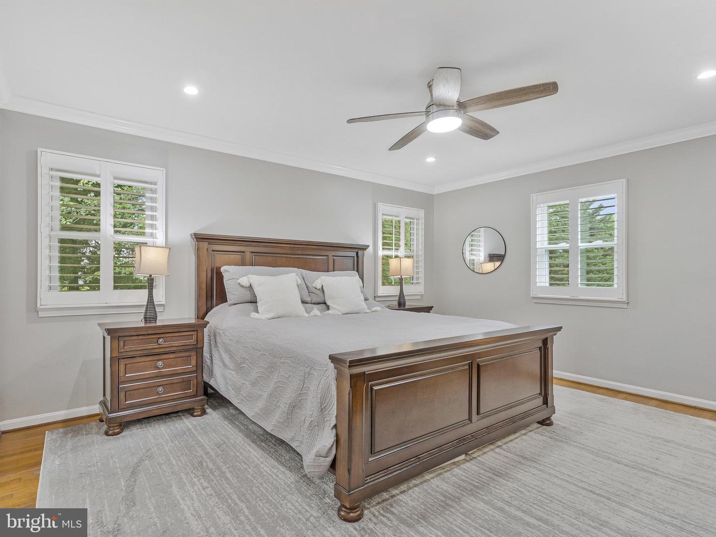 9825 VALE RD, VIENNA, Virginia 22181, 4 Bedrooms Bedrooms, ,3 BathroomsBathrooms,Residential,For sale,9825 VALE RD,VAFX2242308 MLS # VAFX2242308