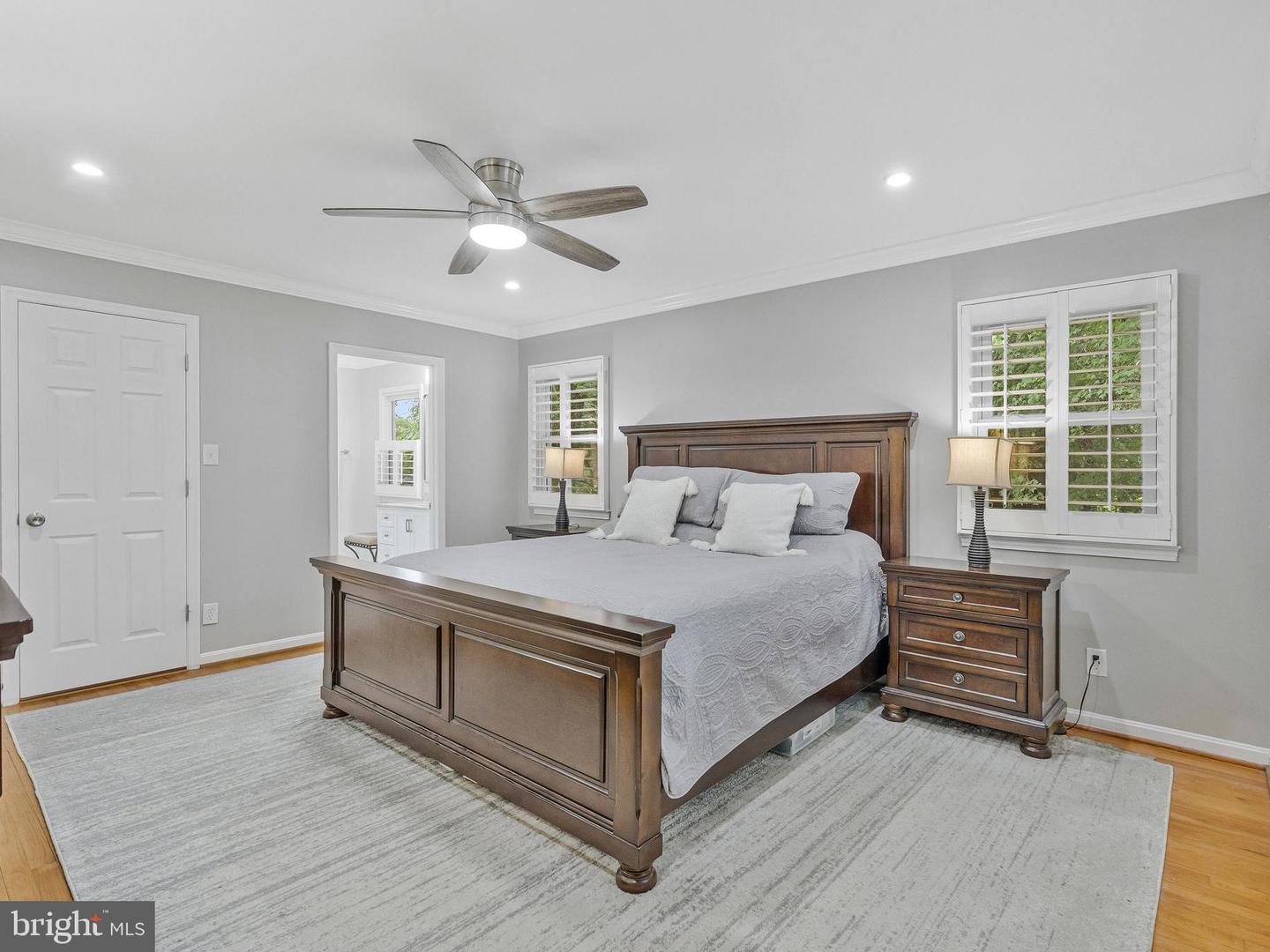 9825 VALE RD, VIENNA, Virginia 22181, 4 Bedrooms Bedrooms, ,3 BathroomsBathrooms,Residential,For sale,9825 VALE RD,VAFX2242308 MLS # VAFX2242308