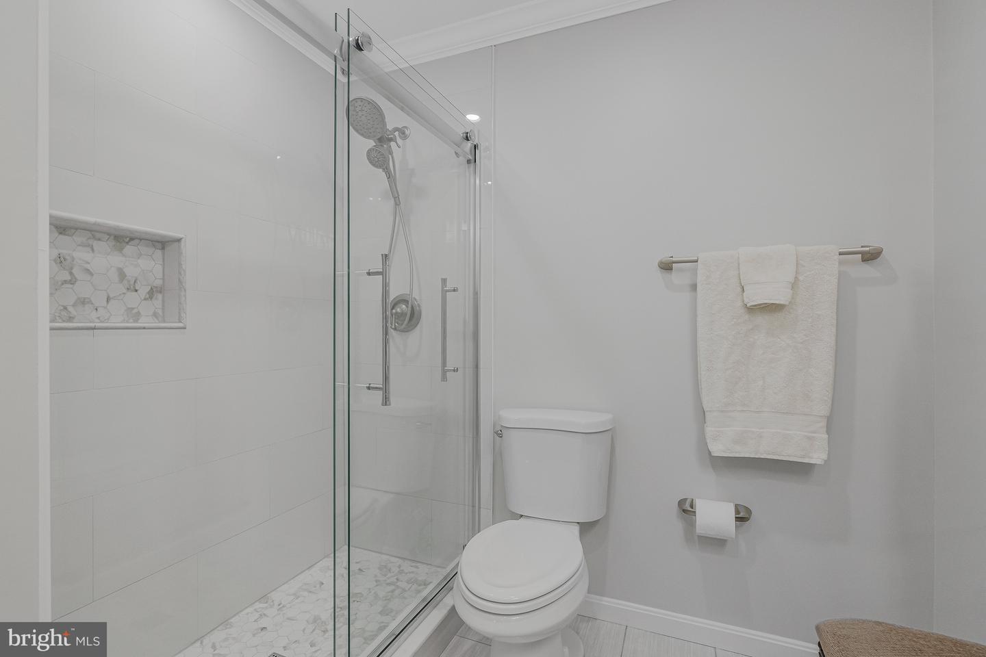 9825 VALE RD, VIENNA, Virginia 22181, 4 Bedrooms Bedrooms, ,3 BathroomsBathrooms,Residential,For sale,9825 VALE RD,VAFX2242308 MLS # VAFX2242308