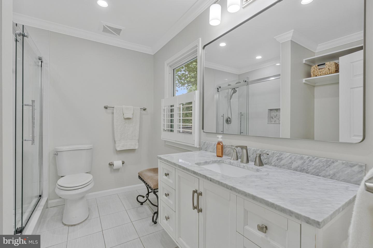 9825 VALE RD, VIENNA, Virginia 22181, 4 Bedrooms Bedrooms, ,3 BathroomsBathrooms,Residential,For sale,9825 VALE RD,VAFX2242308 MLS # VAFX2242308