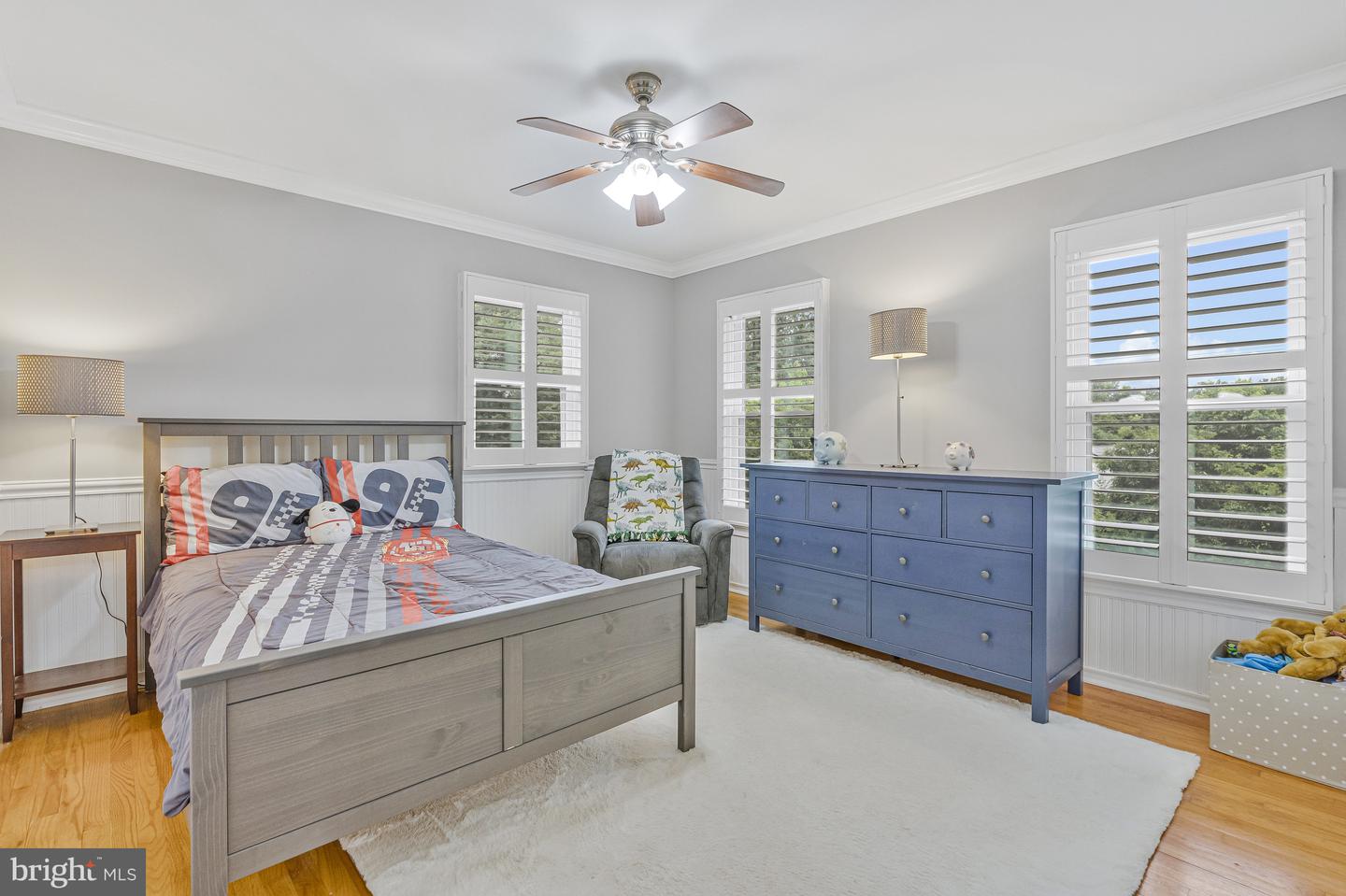 9825 VALE RD, VIENNA, Virginia 22181, 4 Bedrooms Bedrooms, ,3 BathroomsBathrooms,Residential,For sale,9825 VALE RD,VAFX2242308 MLS # VAFX2242308