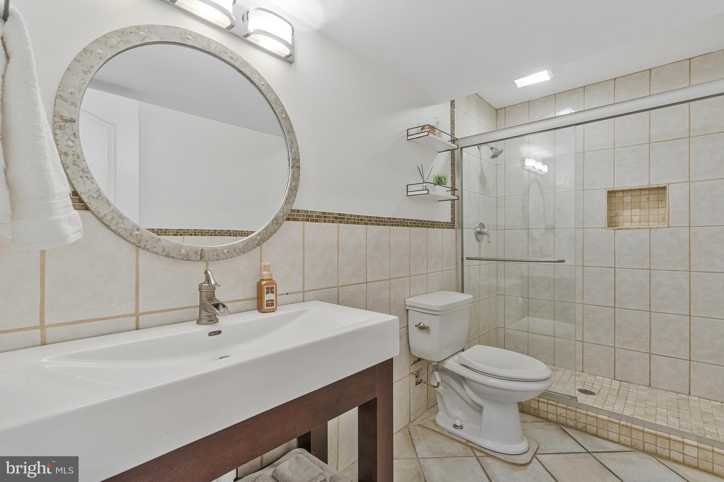 9825 VALE RD, VIENNA, Virginia 22181, 4 Bedrooms Bedrooms, ,3 BathroomsBathrooms,Residential,For sale,9825 VALE RD,VAFX2242308 MLS # VAFX2242308