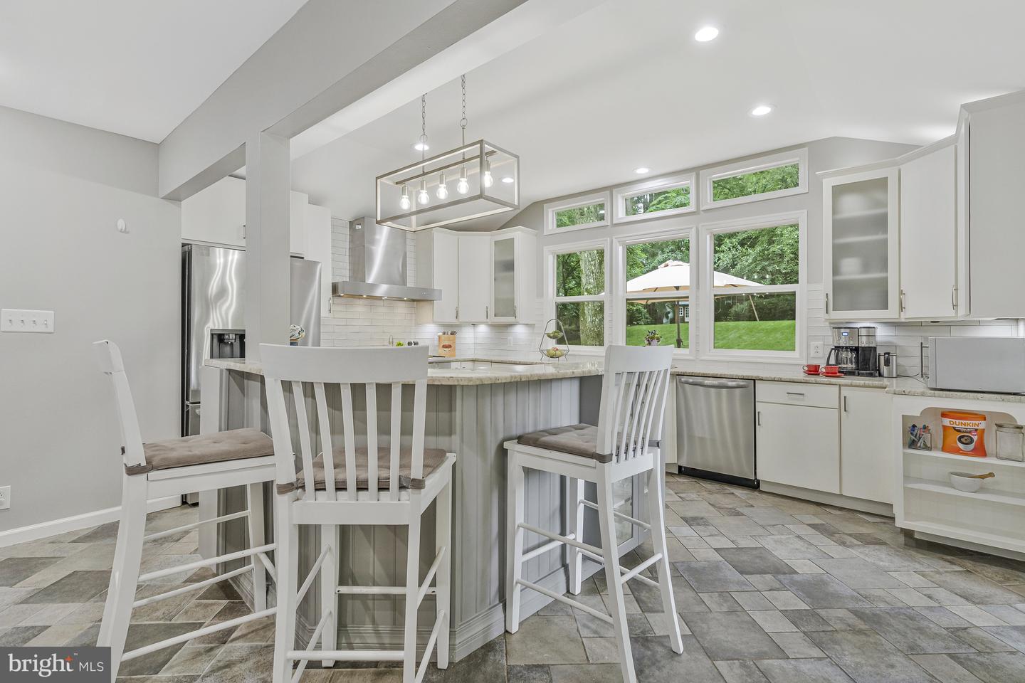 9825 VALE RD, VIENNA, Virginia 22181, 4 Bedrooms Bedrooms, ,3 BathroomsBathrooms,Residential,For sale,9825 VALE RD,VAFX2242308 MLS # VAFX2242308
