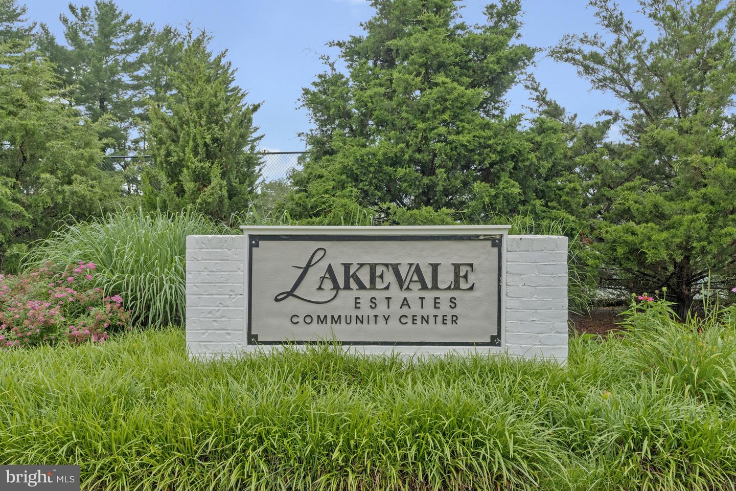 9825 VALE RD, VIENNA, Virginia 22181, 4 Bedrooms Bedrooms, ,3 BathroomsBathrooms,Residential,For sale,9825 VALE RD,VAFX2242308 MLS # VAFX2242308