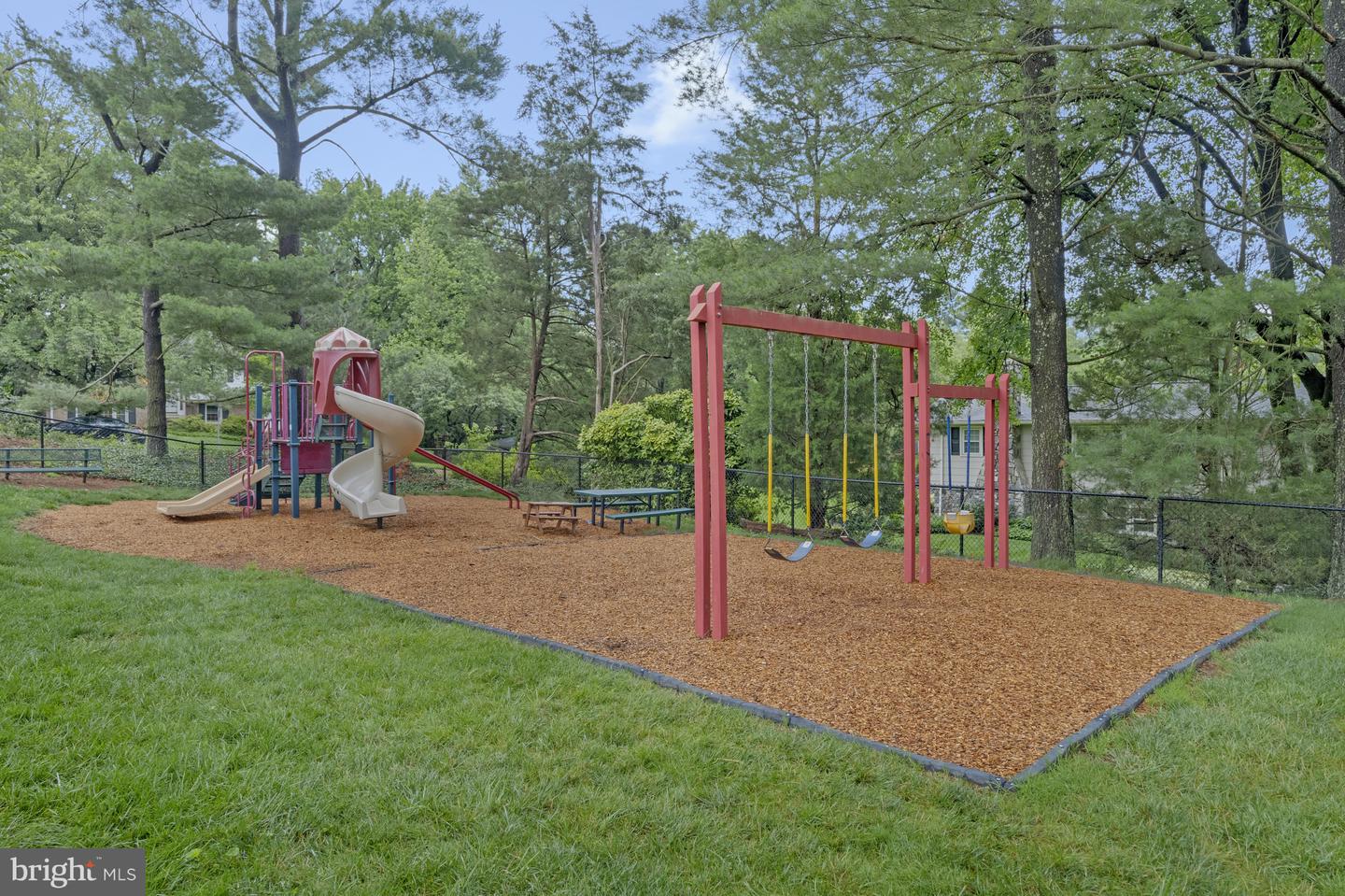 9825 VALE RD, VIENNA, Virginia 22181, 4 Bedrooms Bedrooms, ,3 BathroomsBathrooms,Residential,For sale,9825 VALE RD,VAFX2242308 MLS # VAFX2242308