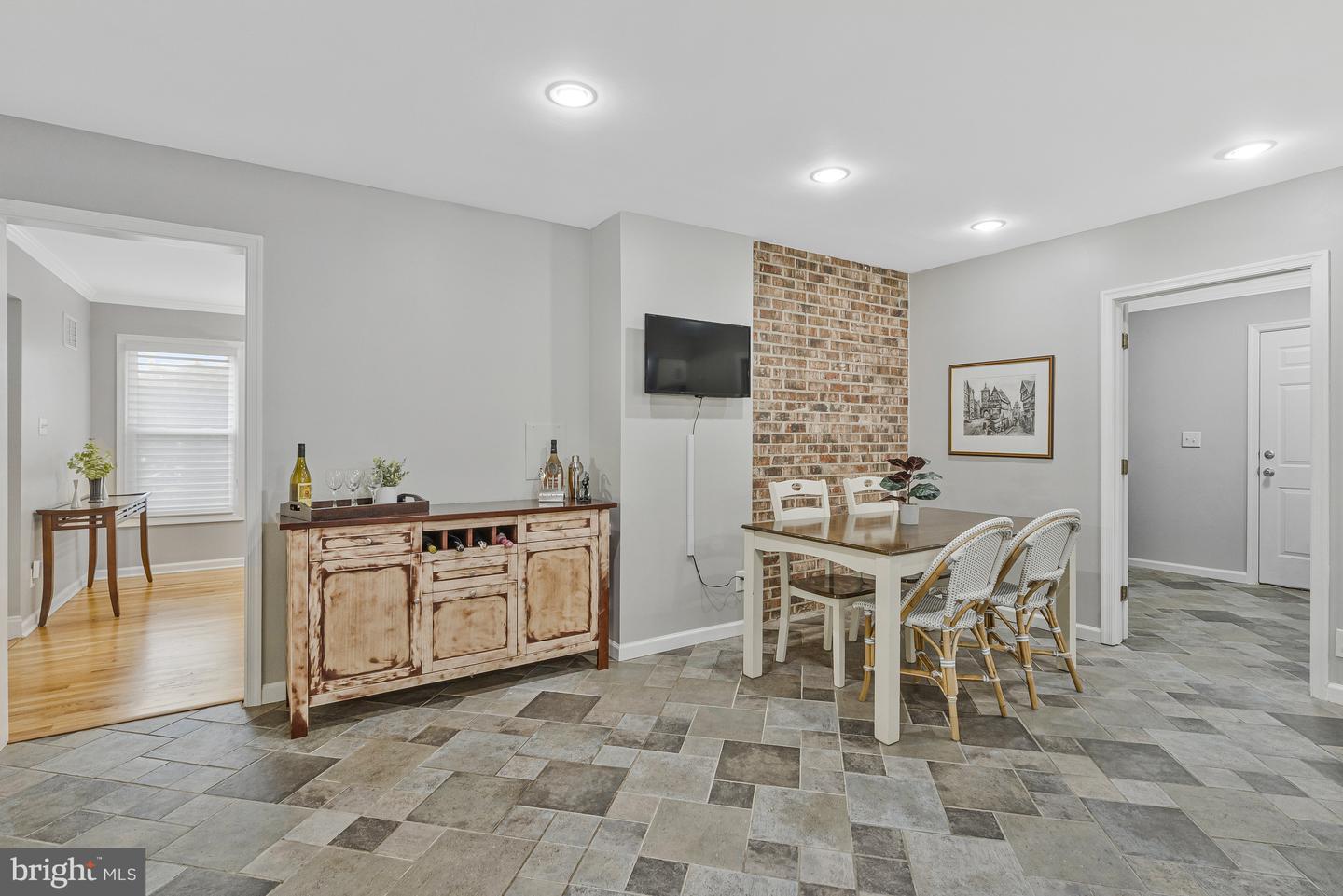 9825 VALE RD, VIENNA, Virginia 22181, 4 Bedrooms Bedrooms, ,3 BathroomsBathrooms,Residential,For sale,9825 VALE RD,VAFX2242308 MLS # VAFX2242308