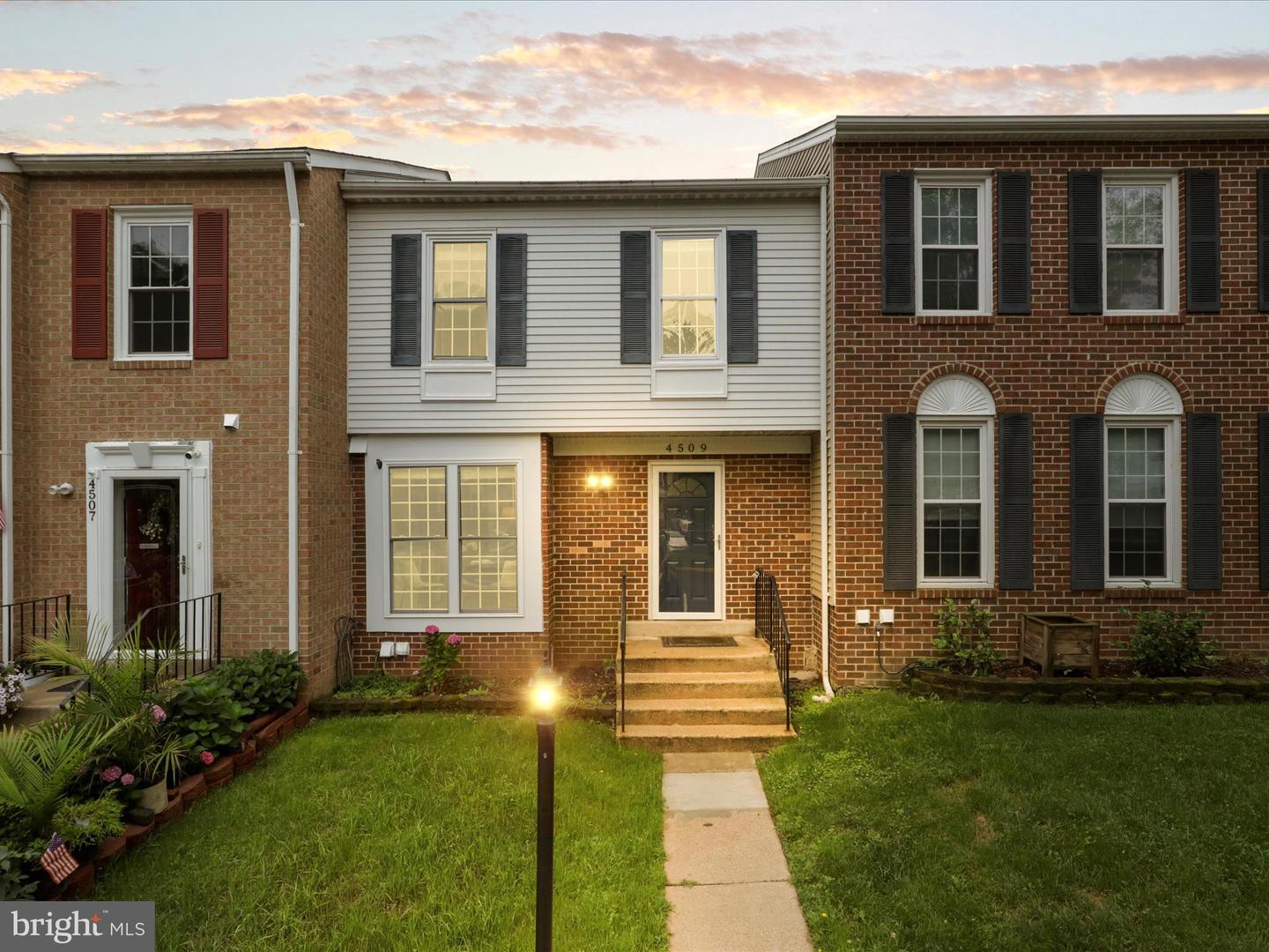 4509 CANARY CT, WOODBRIDGE, Virginia 22193, 2 Bedrooms Bedrooms, ,2 BathroomsBathrooms,Residential,For sale,4509 CANARY CT,VAPW2095342 MLS # VAPW2095342