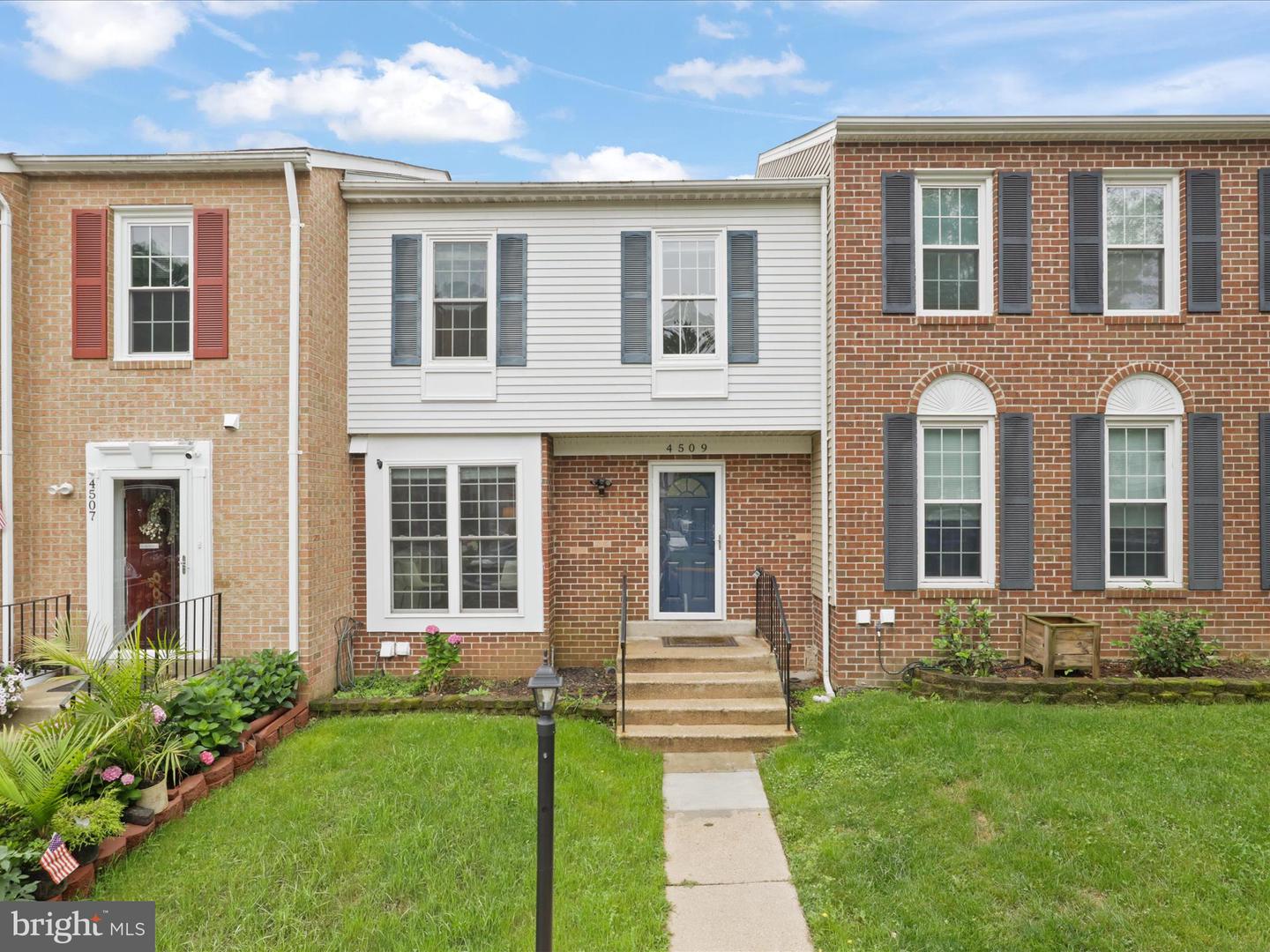 4509 CANARY CT, WOODBRIDGE, Virginia 22193, 2 Bedrooms Bedrooms, ,2 BathroomsBathrooms,Residential,For sale,4509 CANARY CT,VAPW2095342 MLS # VAPW2095342