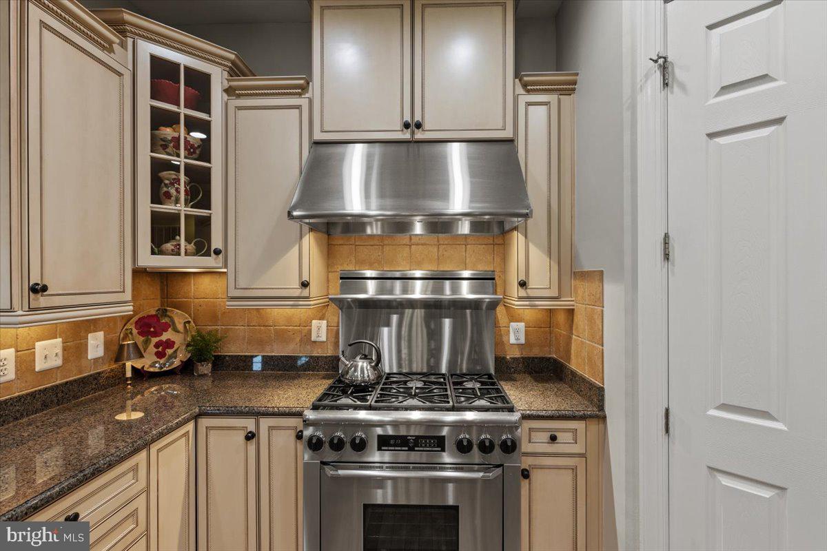 27422 BRIDLE PL, CHANTILLY, Virginia 20152, 6 Bedrooms Bedrooms, ,6 BathroomsBathrooms,Residential,For sale,27422 BRIDLE PL,VALO2097646 MLS # VALO2097646