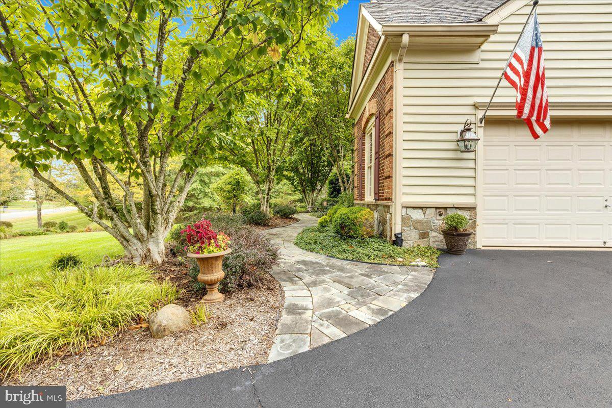 27422 BRIDLE PL, CHANTILLY, Virginia 20152, 6 Bedrooms Bedrooms, ,6 BathroomsBathrooms,Residential,For sale,27422 BRIDLE PL,VALO2097646 MLS # VALO2097646