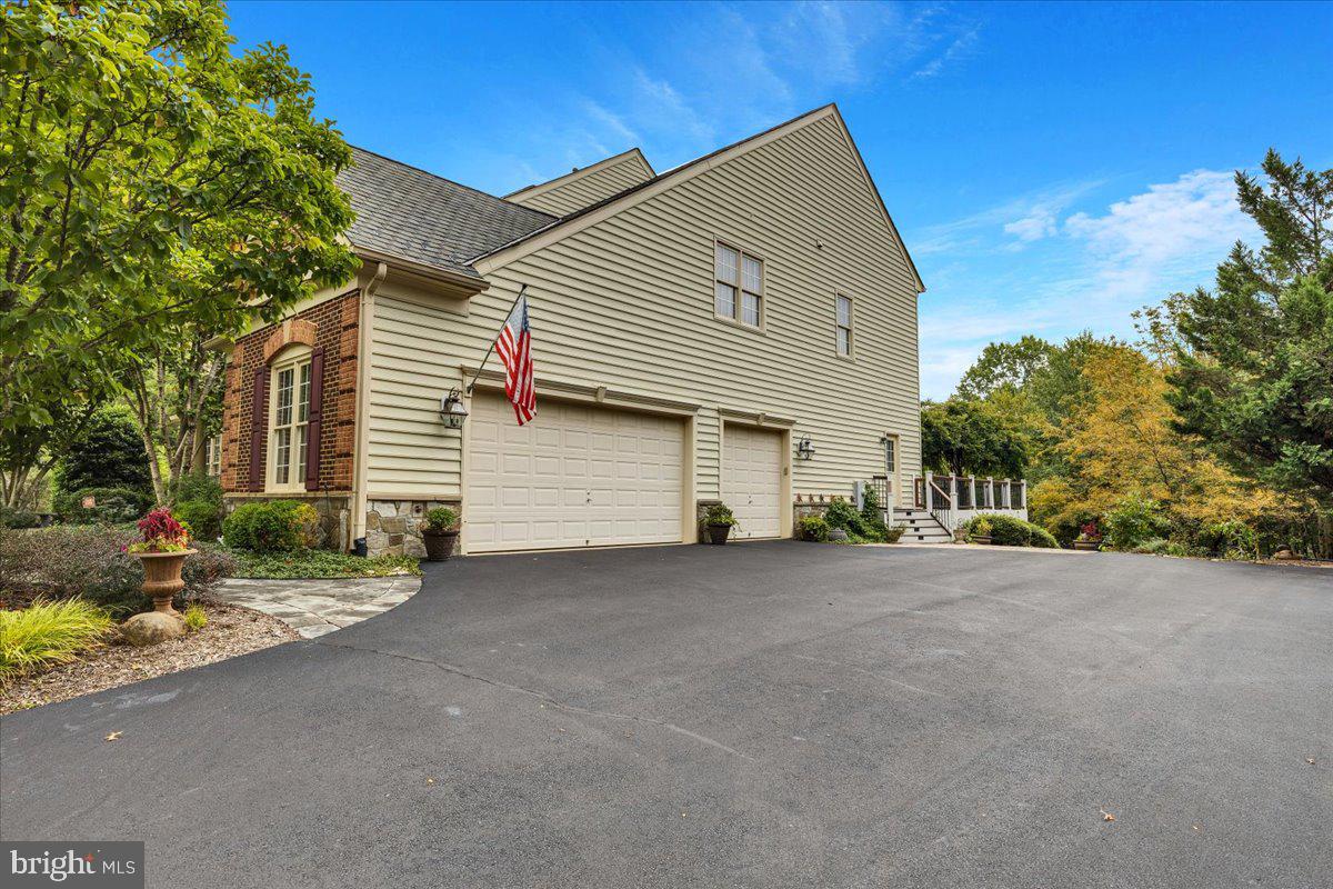 27422 BRIDLE PL, CHANTILLY, Virginia 20152, 6 Bedrooms Bedrooms, ,6 BathroomsBathrooms,Residential,For sale,27422 BRIDLE PL,VALO2097646 MLS # VALO2097646