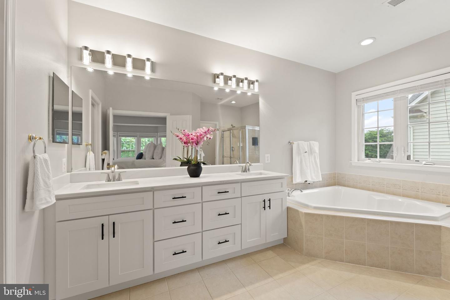 1814 WOODS EDGE DR NE, LEESBURG, Virginia 20176, 4 Bedrooms Bedrooms, ,2 BathroomsBathrooms,Residential,For sale,1814 WOODS EDGE DR NE,VALO2097766 MLS # VALO2097766