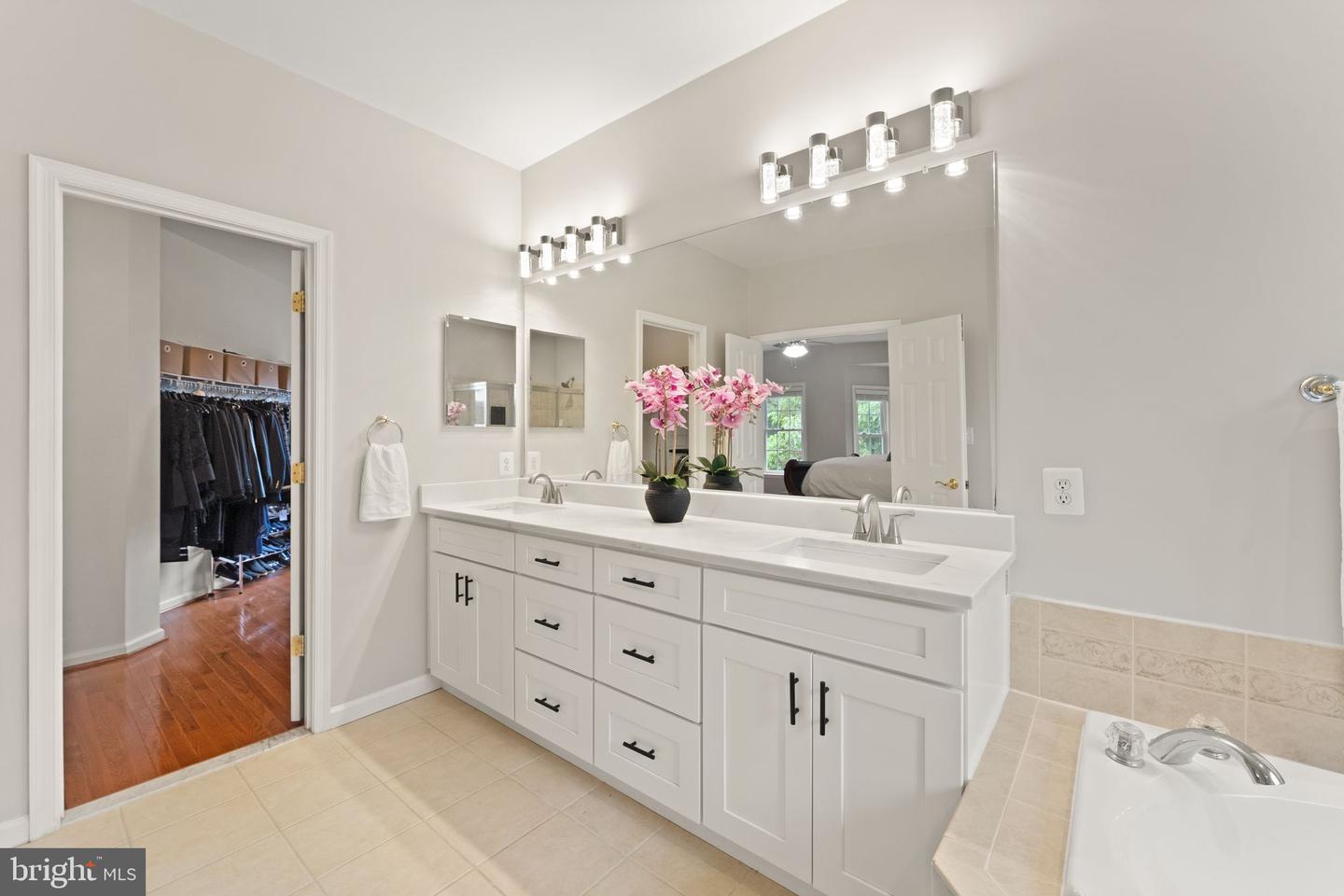 1814 WOODS EDGE DR NE, LEESBURG, Virginia 20176, 4 Bedrooms Bedrooms, ,2 BathroomsBathrooms,Residential,For sale,1814 WOODS EDGE DR NE,VALO2097766 MLS # VALO2097766