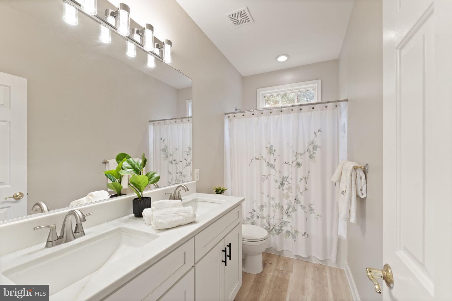 1814 WOODS EDGE DR NE, LEESBURG, Virginia 20176, 4 Bedrooms Bedrooms, ,2 BathroomsBathrooms,Residential,For sale,1814 WOODS EDGE DR NE,VALO2097766 MLS # VALO2097766