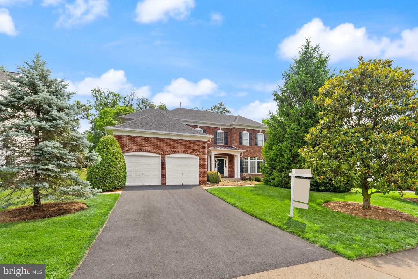 1814 WOODS EDGE DR NE, LEESBURG, Virginia 20176, 4 Bedrooms Bedrooms, ,2 BathroomsBathrooms,Residential,For sale,1814 WOODS EDGE DR NE,VALO2097766 MLS # VALO2097766