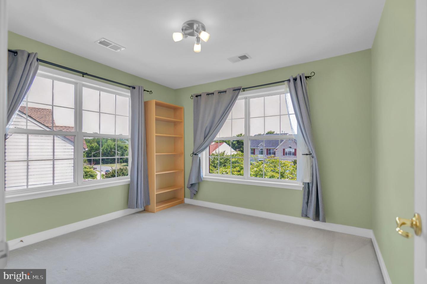 5833 RHODE ISLAND DR, WOODBRIDGE, Virginia 22193, 4 Bedrooms Bedrooms, ,3 BathroomsBathrooms,Residential,For sale,5833 RHODE ISLAND DR,VAPW2095616 MLS # VAPW2095616