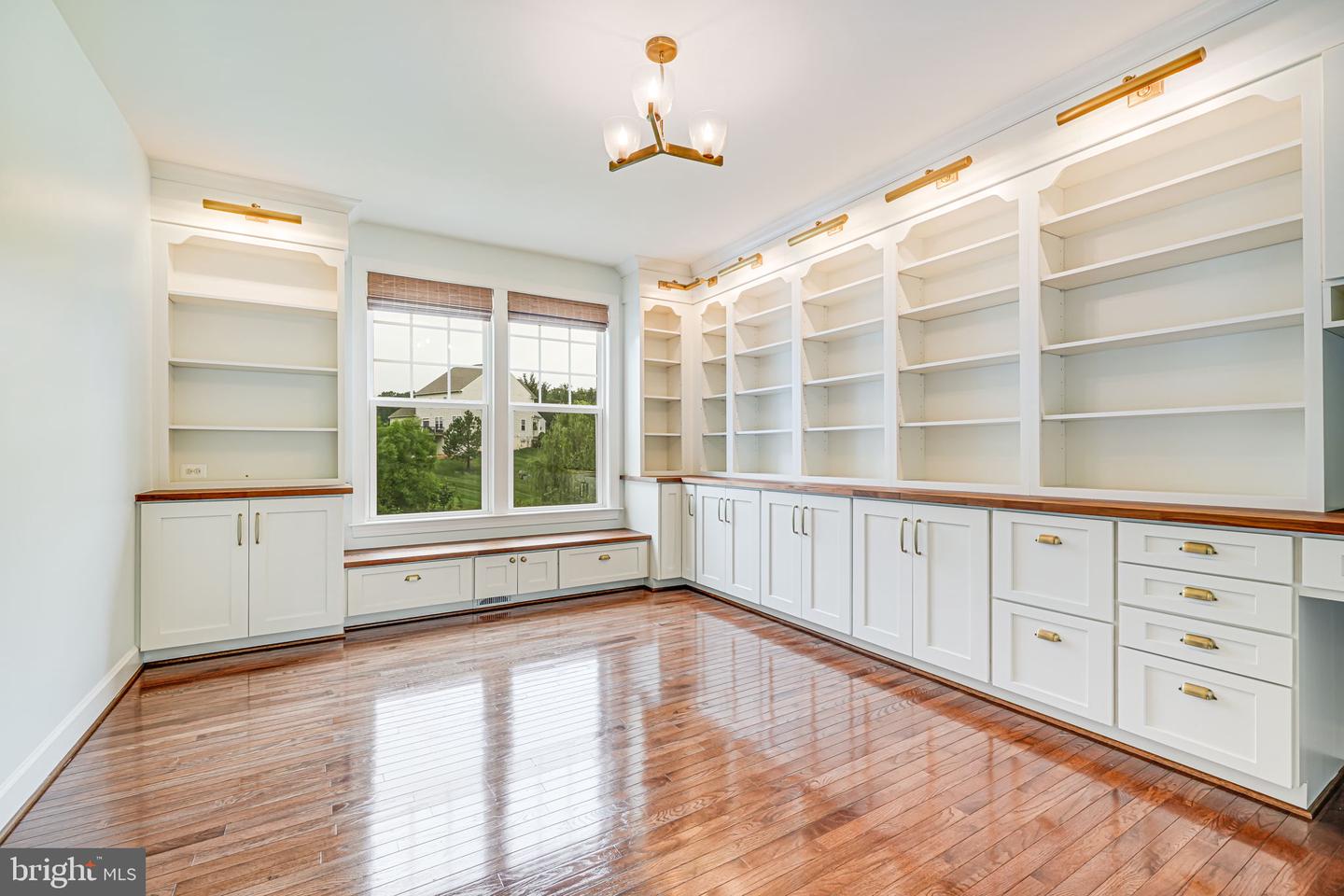 7425 SIGNAL HILL RD, MANASSAS, Virginia 20111, 5 Bedrooms Bedrooms, ,5 BathroomsBathrooms,Residential,For sale,7425 SIGNAL HILL RD,VAPW2095632 MLS # VAPW2095632