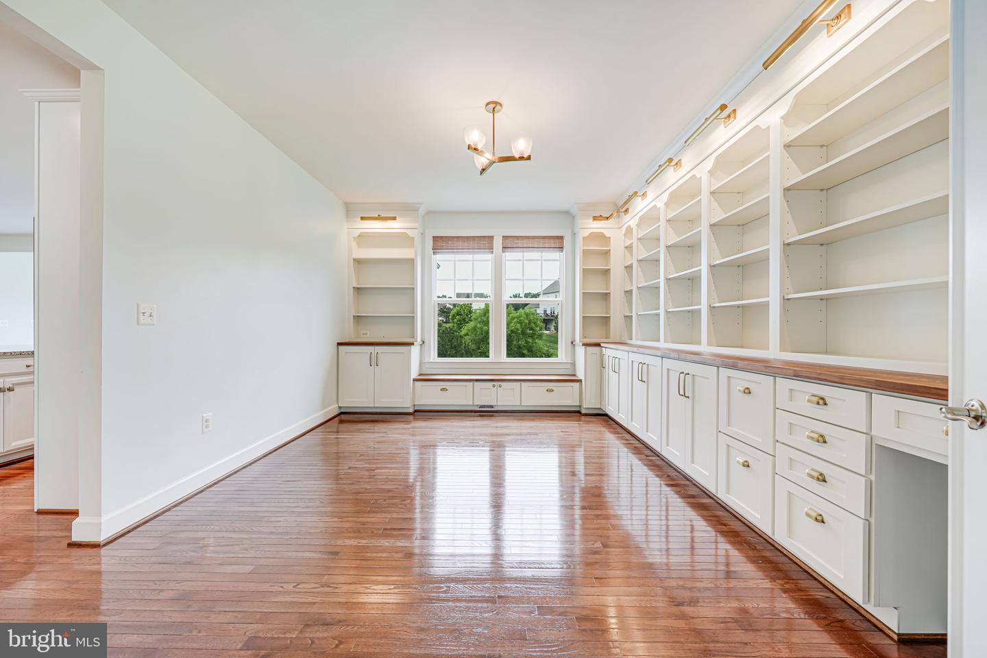 7425 SIGNAL HILL RD, MANASSAS, Virginia 20111, 5 Bedrooms Bedrooms, ,5 BathroomsBathrooms,Residential,For sale,7425 SIGNAL HILL RD,VAPW2095632 MLS # VAPW2095632