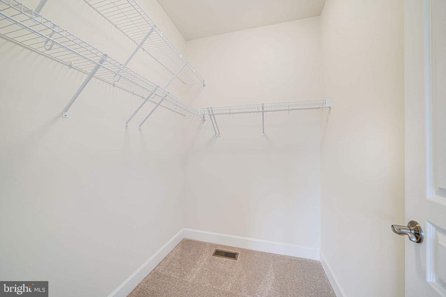 7425 SIGNAL HILL RD, MANASSAS, Virginia 20111, 5 Bedrooms Bedrooms, ,5 BathroomsBathrooms,Residential,For sale,7425 SIGNAL HILL RD,VAPW2095632 MLS # VAPW2095632