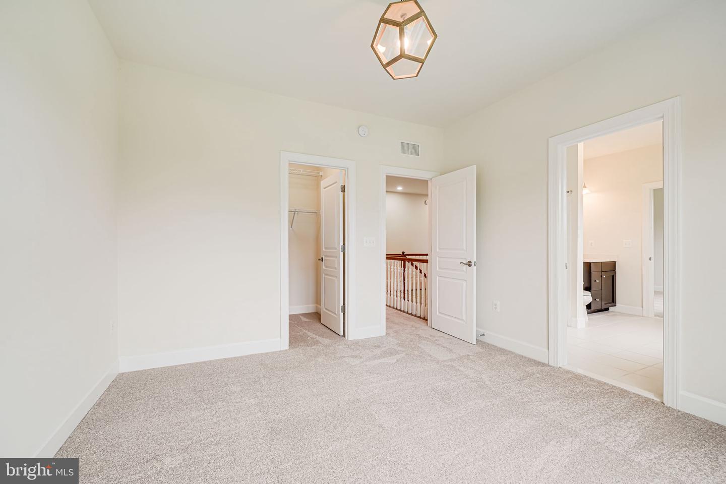 7425 SIGNAL HILL RD, MANASSAS, Virginia 20111, 5 Bedrooms Bedrooms, ,5 BathroomsBathrooms,Residential,For sale,7425 SIGNAL HILL RD,VAPW2095632 MLS # VAPW2095632